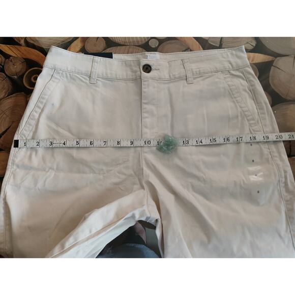 GAP 9" Inseam Stretch Highrise Bermuda Short Khaki NWT Size 8 - Picture 6 of 13